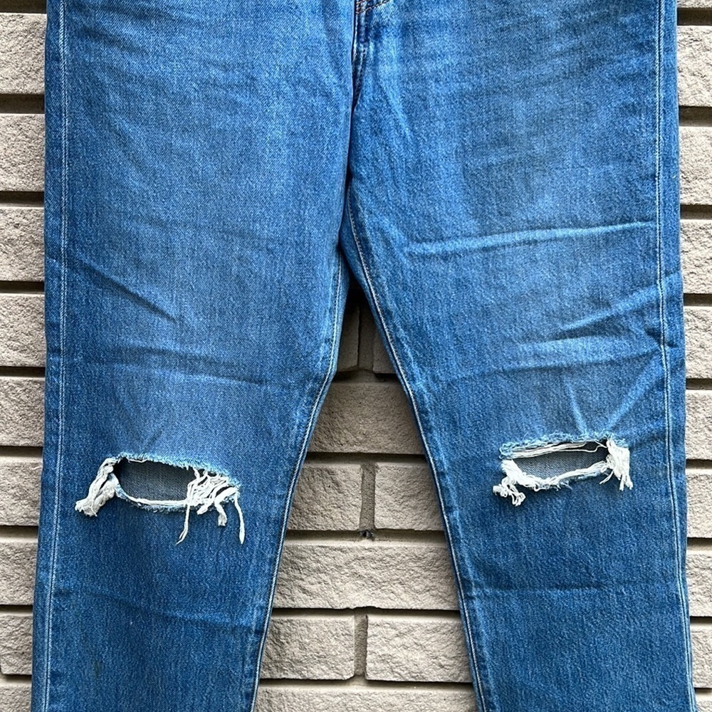 Levi’s Wedgie Straight Cropped Distressed Jeans with Frayed Hem Sz 30 - Picture 3 of 11